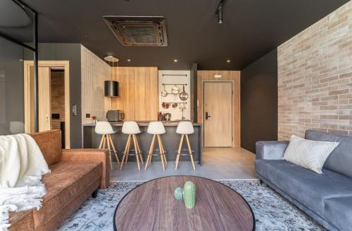 Acropolis Industrial Loft