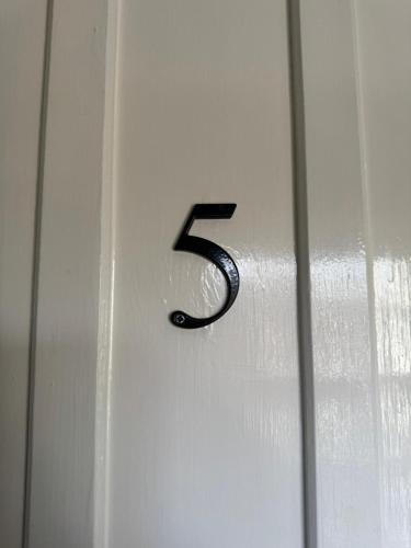 a number six on a door of a car at The White Horse in Faversham