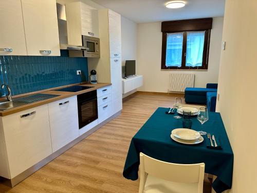 Una cocina o cocineta en Relax nel cuore dell Emilia AlloggiaRE vicino autostrada e RCF Arena
