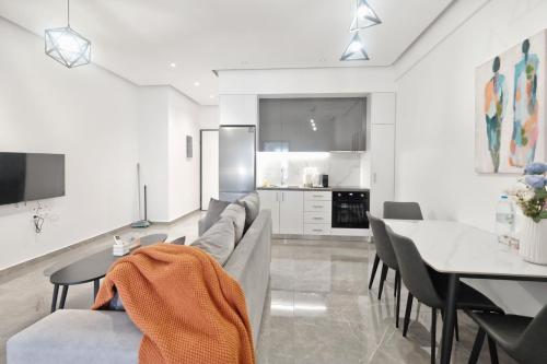 Η κουζίνα ή μικρή κουζίνα στο Cozy Home With Cooking Near Tram