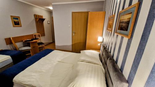 Postel nebo postele na pokoji v ubytování ASTRA DZIWNÓW Dom Gościnny