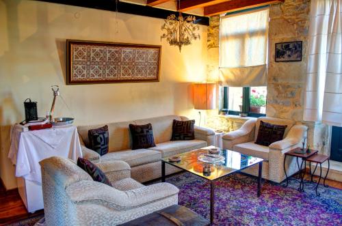 Гостиная зона в Villa Elborgini, where Cretan Land Meets Wine and Culinary Art!