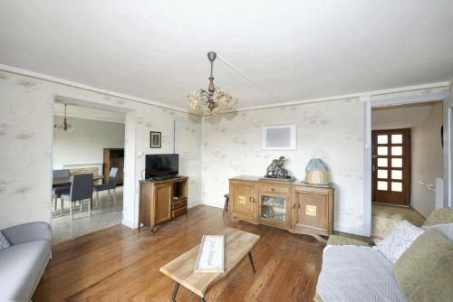 Photo de la galerie de l'établissement Maison familiale accueillante à Aspres-sur-Buëch avec balcon, à Aspres-sur-Buëch