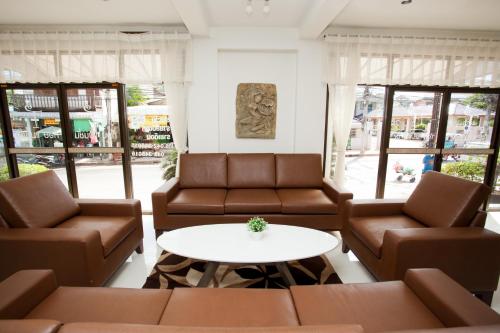 a living room with couches and a table at Top Hostel (Top Mansion) in Udon Thani