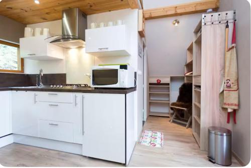 Kuchyň nebo kuchyňský kout v ubytování Gîte La Bergerie Chalet indépendant