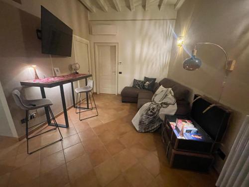 a living room with a couch and a table at Acacia Tree Lodge il tuo rifugio sul Lago Maggiore in Lesa