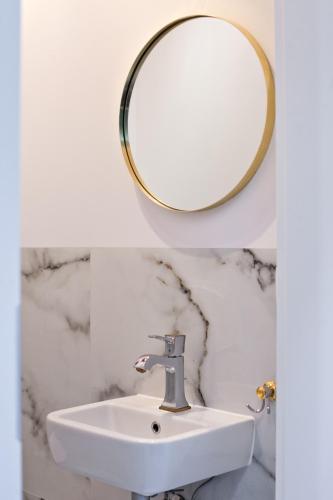 a bathroom with a sink and a mirror at Proste Chwile in Tylicz