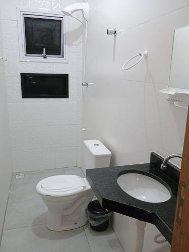 Ένα μπάνιο στο Casa de condomínio