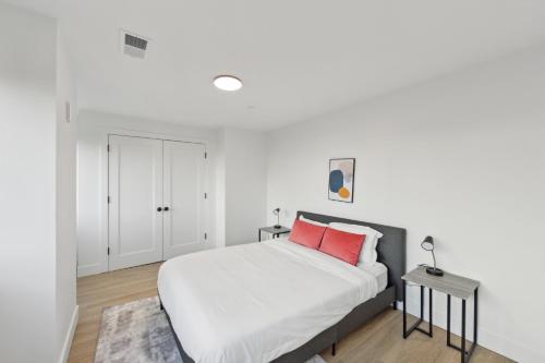 Una cama o camas en una habitación de Market View Residence