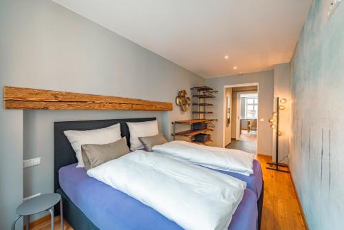 a bedroom with two beds and a ladder at Alte Konditorei in Lindau
