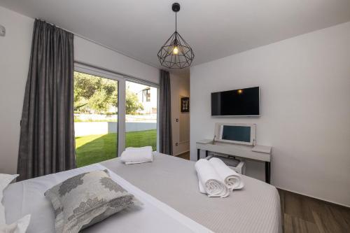 Villa Mary Lou with heated pool