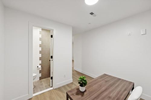 Ένα μπάνιο στο Market View Residence 503 I 1 Bedroom 15 Bathroo
