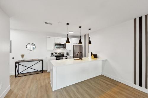 Una cocina o cocineta en Market View Residence