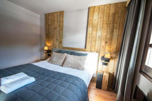 Una cama o camas en una habitación de Borda Conangle Mountain Lodge