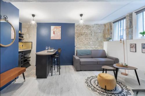 Posezení v ubytování Le spa du Donjon- Rouen Gare