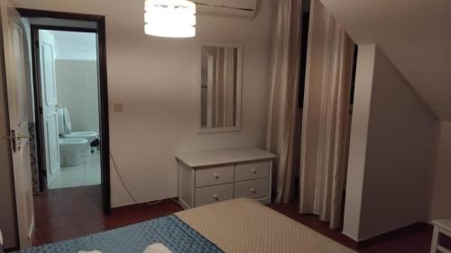 Koupelna v ubytování Apartamentos Turisticos Queluz