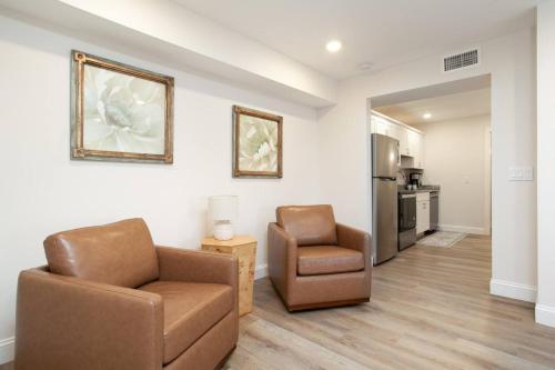Χώρος καθιστικού στο Cedar’s Condo - Modern Downtown Escape