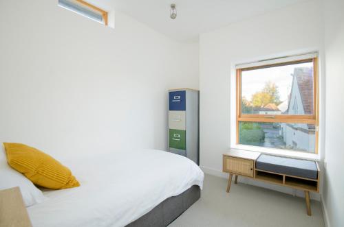 a bedroom with a bed and a window at 3 Bedroom Eco house in Chichester near Goodwood in Chichester