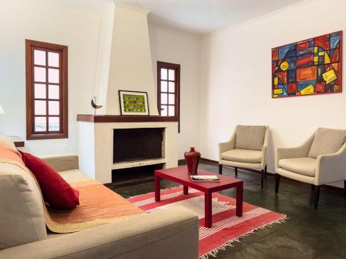 a living room with a couch and a fireplace at Casa espaçosa a apenas 30 minutos de SP in Sao Paulo