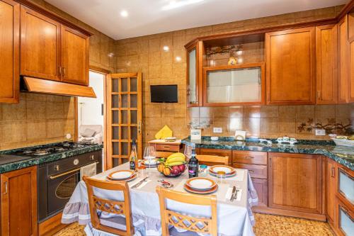 Bright Apartment Private Parking Naples - Happy Rentals