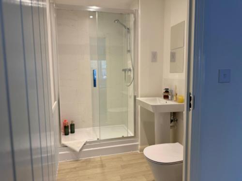 Gallery image of Modern & Elegant with Free Parking & Balcony in Cambourne