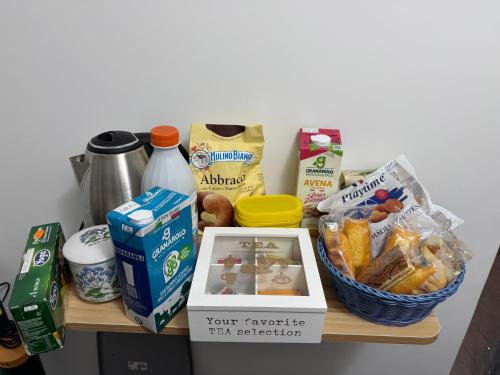 Makanan di atau berdekatan apartmen