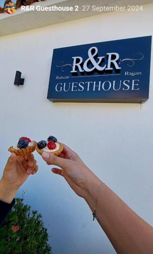 Ein Zertifikat, Auszeichnung, Logo oder anderes Dokument, das in der Unterkunft R&R GESTHOUSE ausgestellt ist