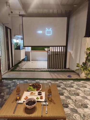 Fotografie z fotogalerie ubytování movie screen& 4rooms private house near J Park Resort v destinaci Cebu City