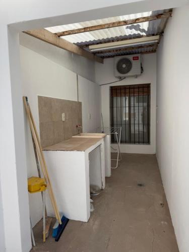 an empty room with a counter and a ceiling at La Morenita in Colón