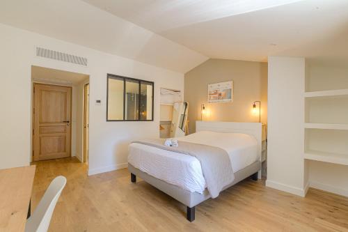 a bedroom with a bed and a room with shelves at Chambre Comfort - Ancien Cuvage des Pierres Dorée in Denicé