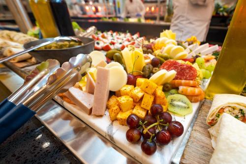 a buffet with a variety of different types of food at Rosa Agustina Guanaqueros Resort in Guanaqueros