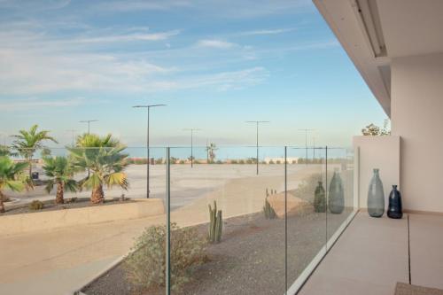 Infinity 0-2 LUXE PARTIAL SEA VIEW 2B