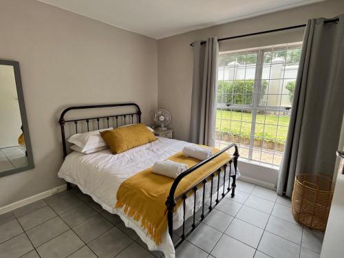Katil atau katil-katil dalam bilik di Hout Bay Haven - close to beach and shops