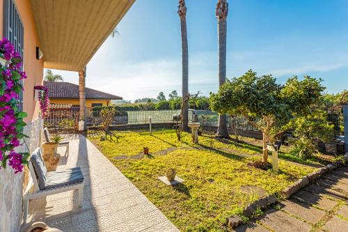 Taman di luar Il Giardino Delle Ninfe Sea