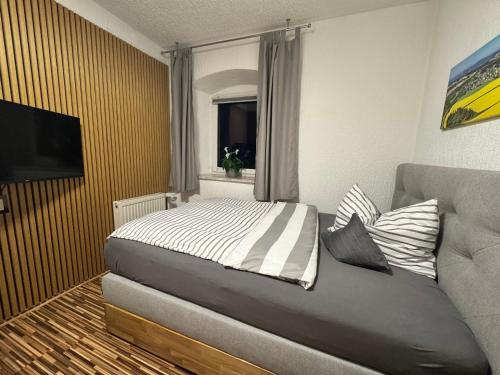 Postel nebo postele na pokoji v ubytování Gasthof Hotel Bräustübl