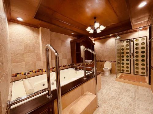 Koupelna v ubytování Phoenix Golf 10 Badroom Pool Villa