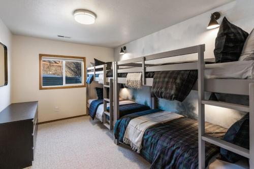 a bedroom with two bunk beds and a desk at Bobcat Ridge - Mountain Home in Bozeman