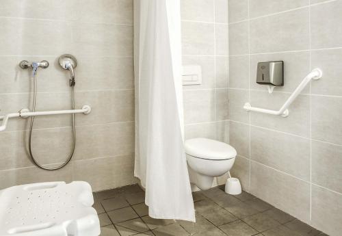 Ένα μπάνιο στο B&B HOTEL Angoulême