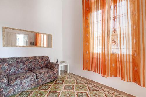 casa estilo espanolにあるシーティングエリア
