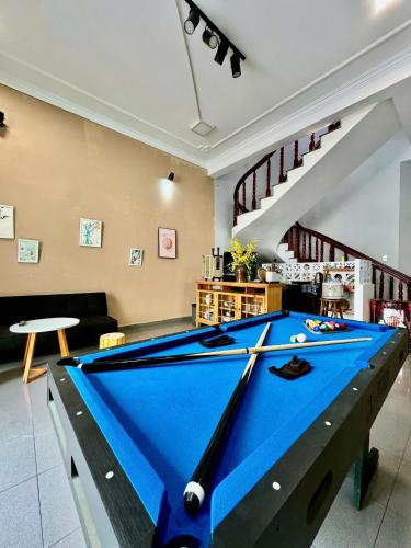 a pool table in the middle of a living room at Sun Home - Gần Cột Cờ Bãi Sau - Free Bida - Karaoke in Vung Tau