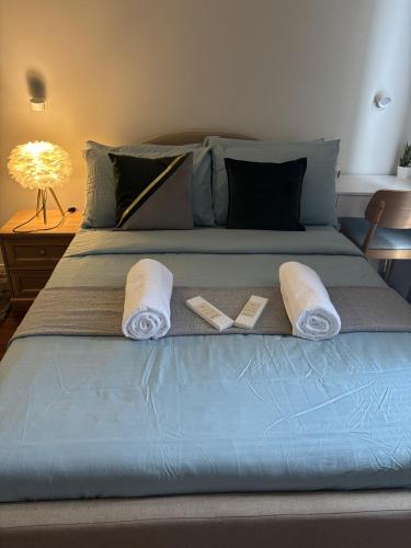 Postel nebo postele na pokoji v ubytování Minimalist Studio Suite near Ayala Mall
