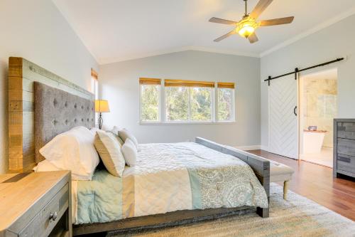 a bedroom with a bed and a ceiling fan at 4 Mi to UC Davis Updated Family Home! in Davis