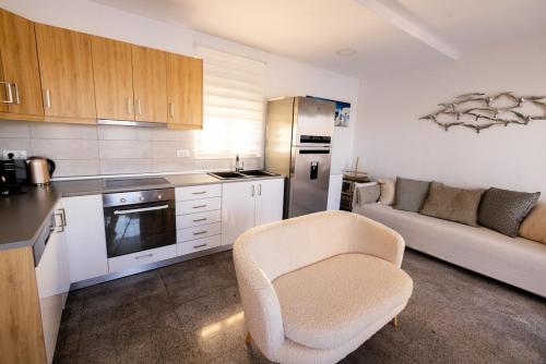 Η κουζίνα ή μικρή κουζίνα στο Charisma Beach Front Villa
