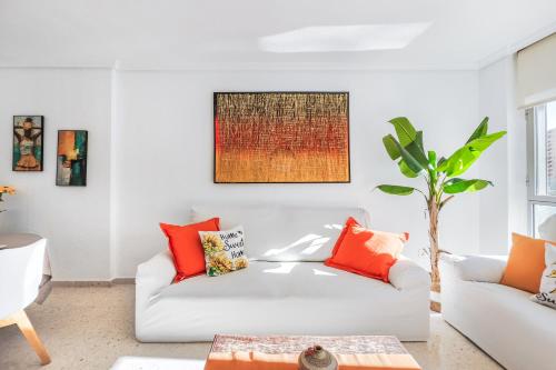 New Charming Apartment by the beach with swimming pool, parking & tennis court