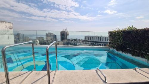 Het zwembad bij of vlak bij Studio Novíssimo em Localização perfeita no Centro-RJ