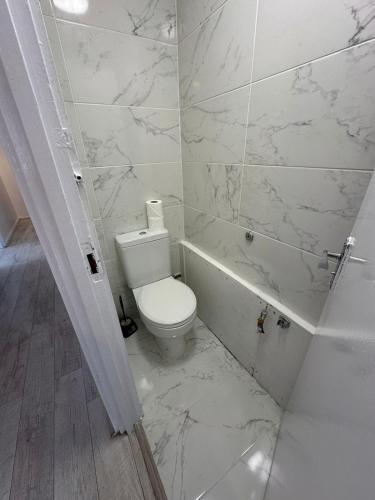 Et badeværelse på Queensway 2 bedroom flat