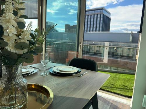 Balcony 60 Inch TV Penthouse City Centre with views photo 9