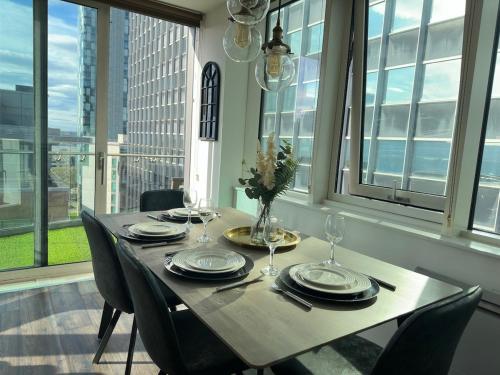 Balcony 60 Inch TV Penthouse City Centre with views photo 5