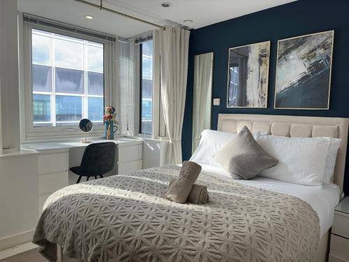 Balcony 60 Inch TV Penthouse City Centre with views photo 3