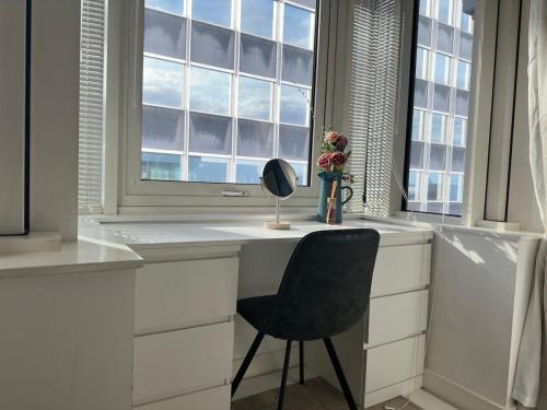 Balcony 60 Inch TV Penthouse City Centre with views photo 15